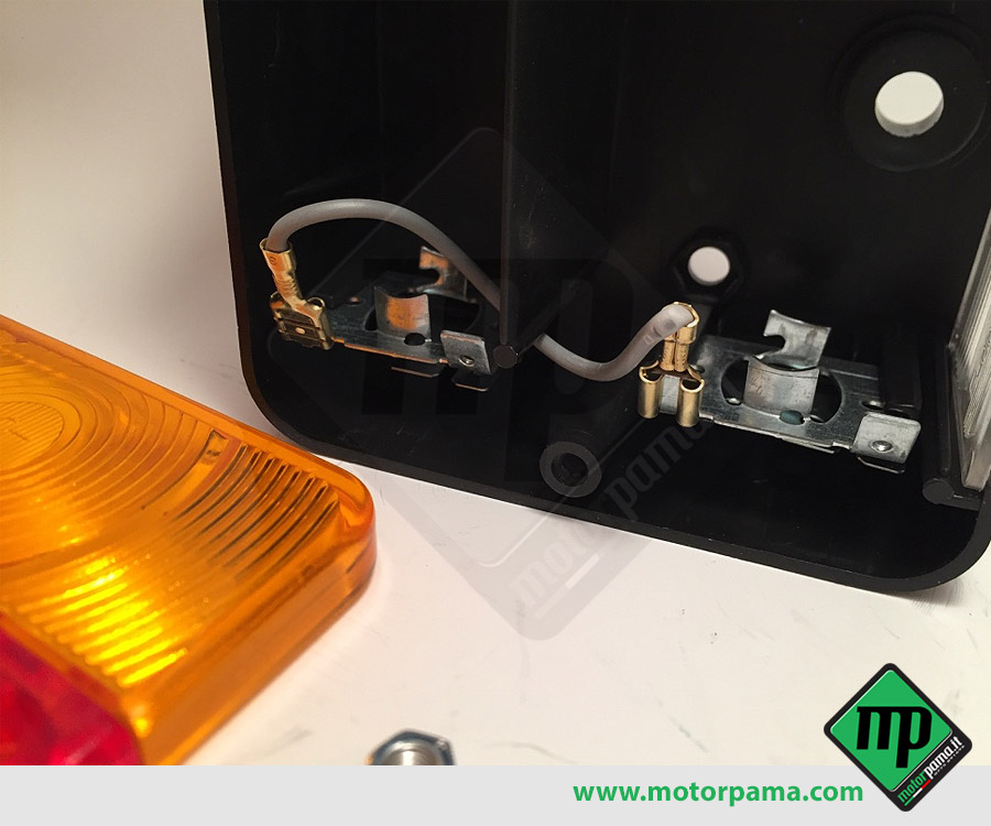 Fanale di posizione piccolo c/luce targa (per modelli H3 - TM1) - immagine 4